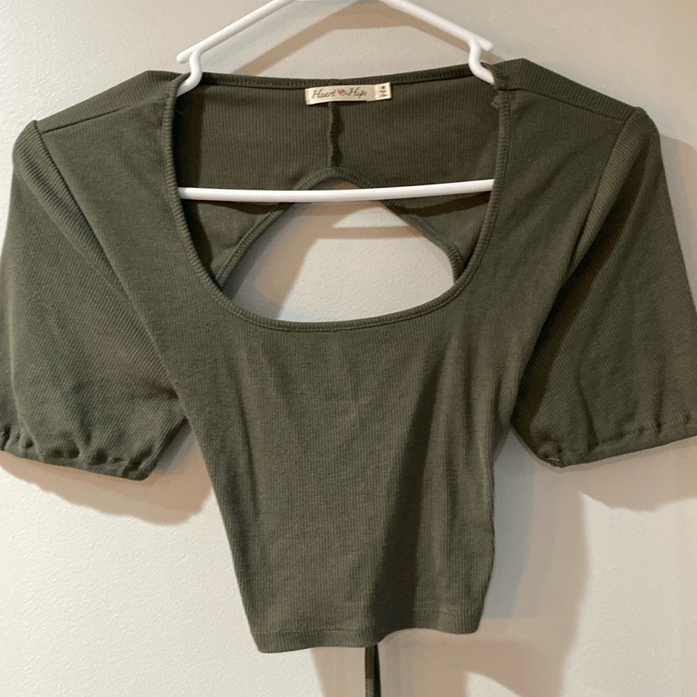 Juniors medium heart & hips crop top